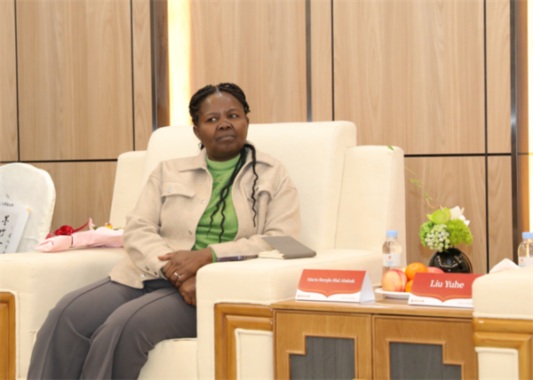 南苏丹商务参赞玛塔•阿布沙克女士讲话