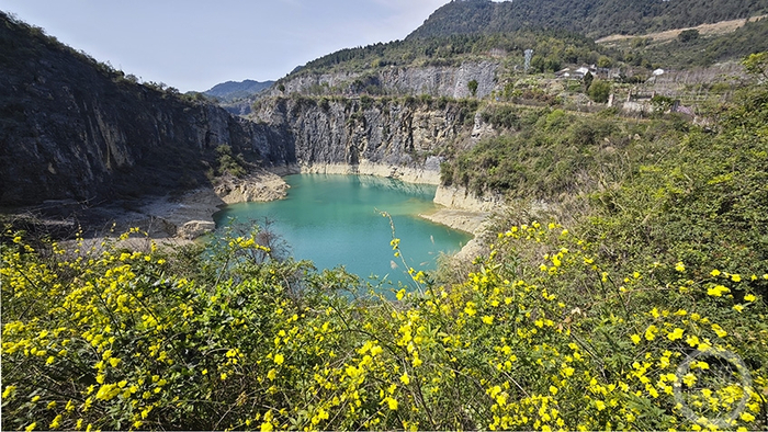 《铜锣山矿山公园的春天》组照十一 李文静 摄