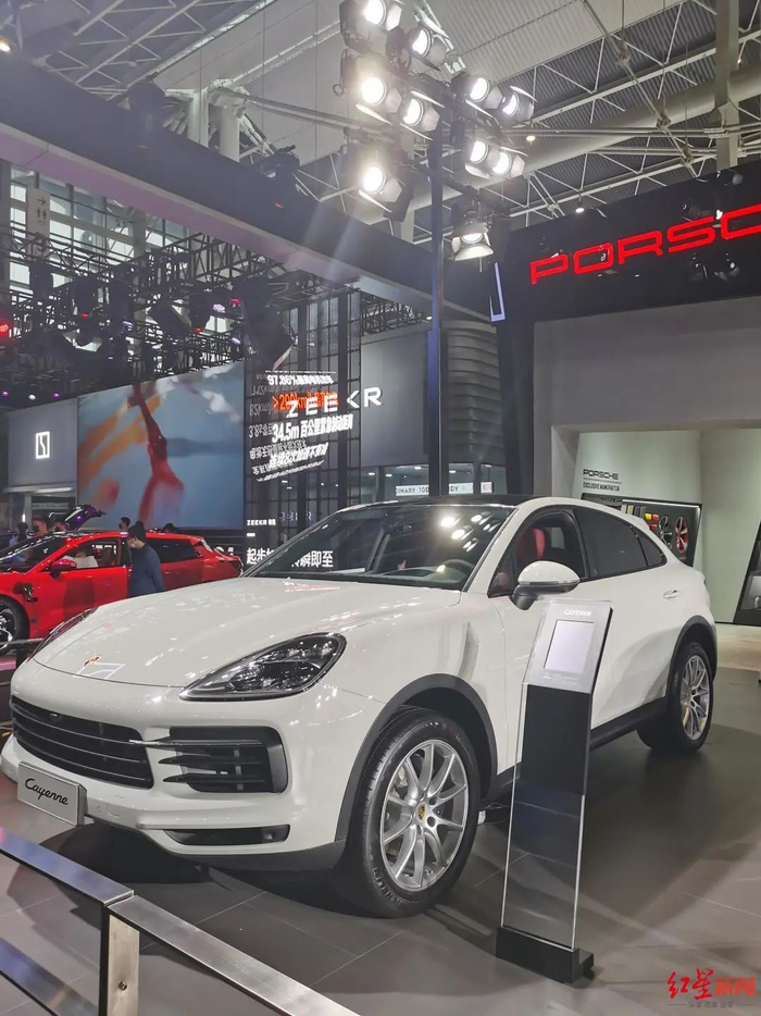 任先生在车展上订购的保时捷车辆 受访者供图