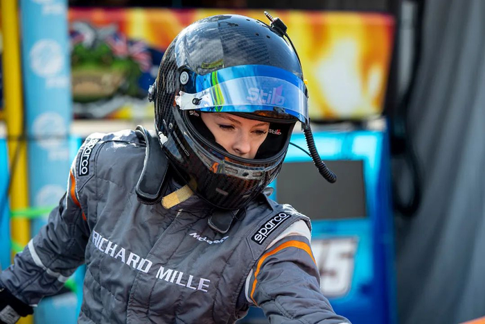 赛车运动偶像Aurora Straus