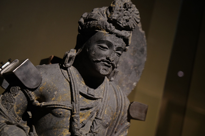 犍陀罗印度王者式菩萨