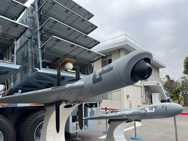 在“翔剑”反辐射无人机上发展的两种“目标影像”和“卫星定位”攻击无人机 图片来源：社交媒体 