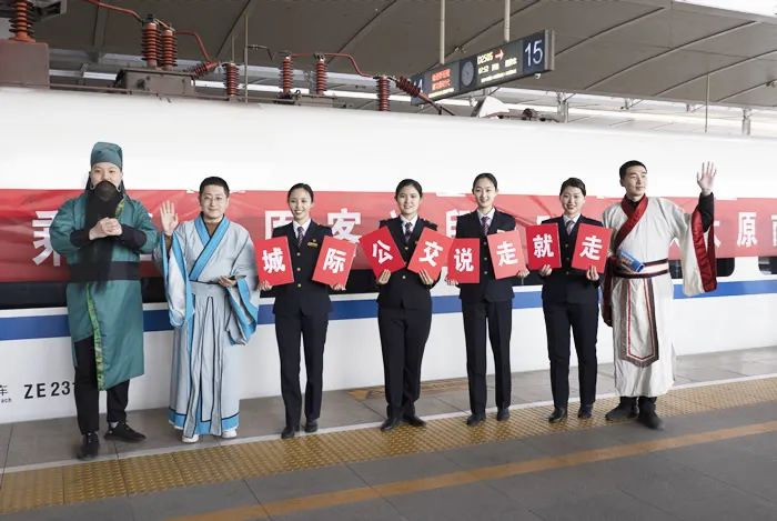 图为太原南至运城北一站直达动车组列车开行现场。张炯摄