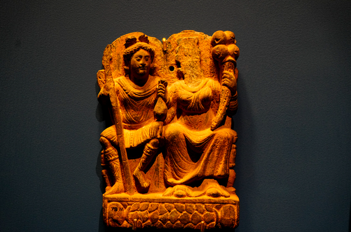 般阁迦与诃利帝坐像