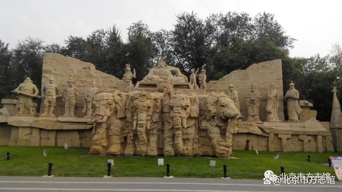 忽必烈进大都雕像（寻竹生 摄）