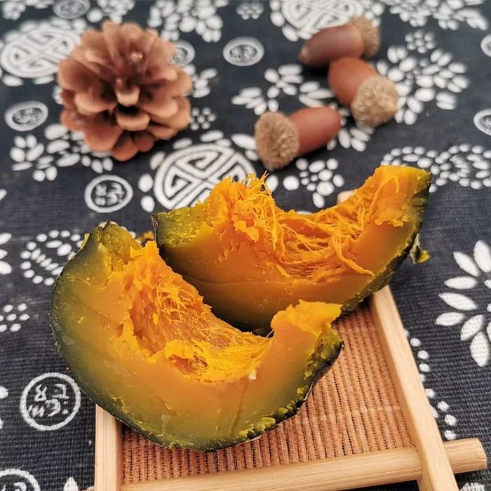 ▲天目山小香薯（左）和贝贝南瓜（右）