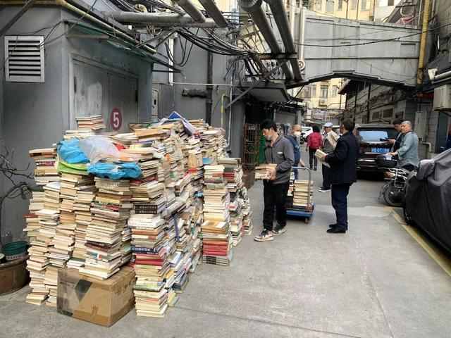 培文公寓，网友发布的“书山”图片。 来源：网络