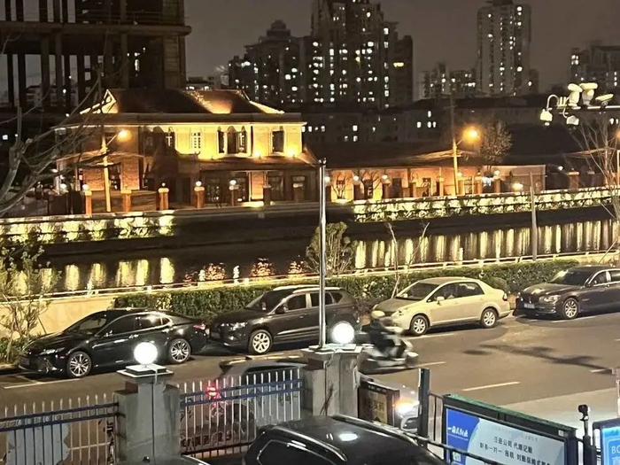 苏州河的夜景/受访者