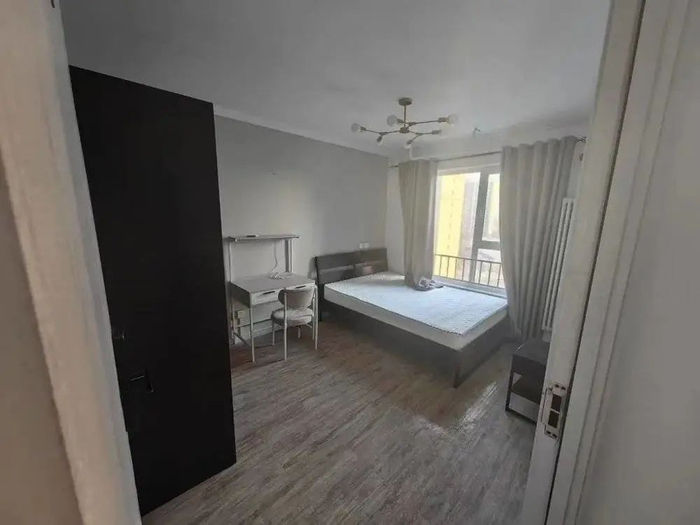 中介带JUNJING去看回龙观的房