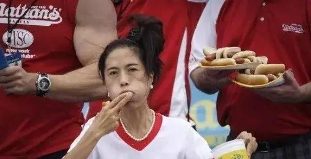 李蕙身材娇小，身高1米52体重约90斤，但参加大胃王比赛成绩不错。