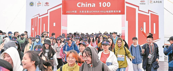     参赛选手激情开跑