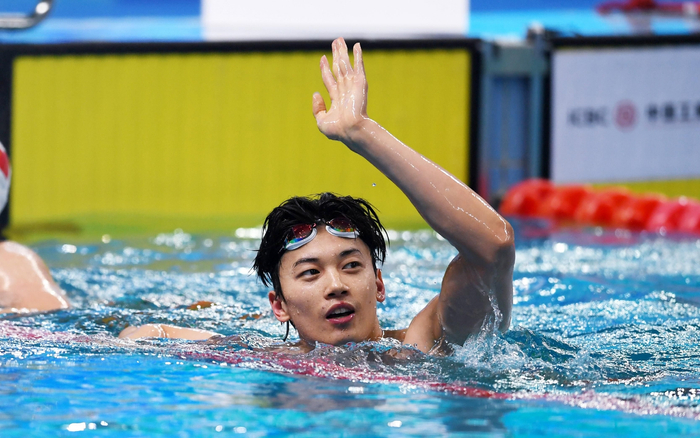 汪顺以54秒09的成绩获得男子100米仰泳第一名。  图/新华社