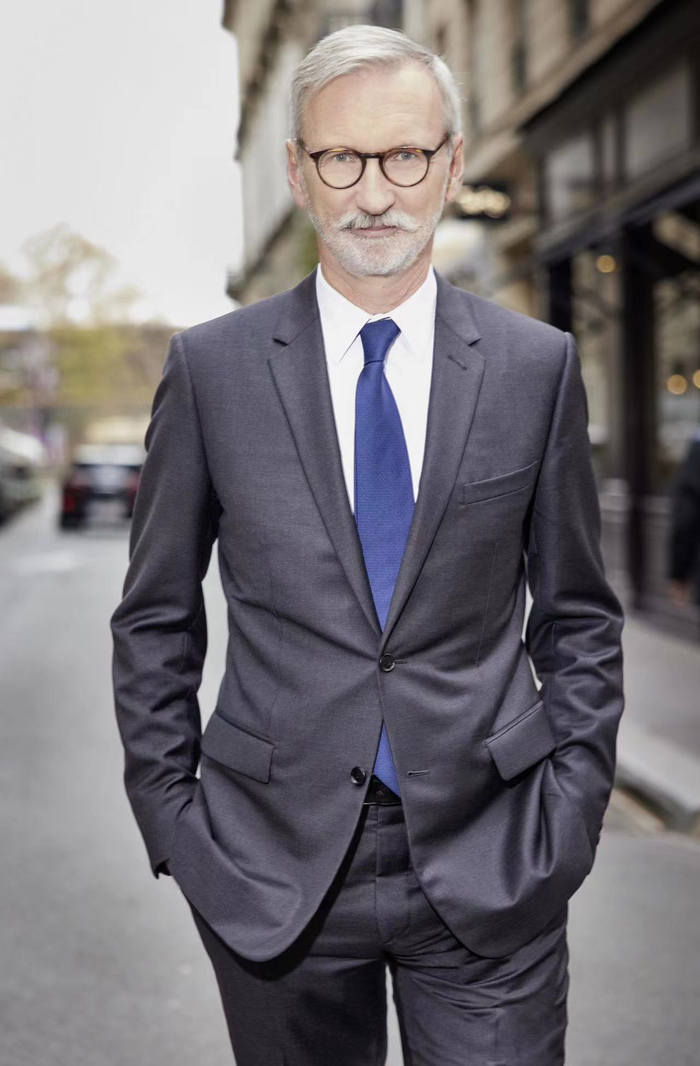 法国奢侈品牌Longchamp（珑骧）家族的第三代传人、全球首席执行官，Jean Cassegrain