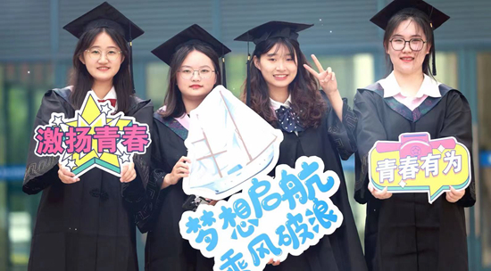     2022年6月10日，南京工业职业技术大学首届本科生毕业典礼暨学士学位授予仪式举行。学校供图