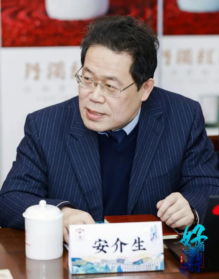 ▲复旦大学历史地理研究中心教授、博生生导师安介生