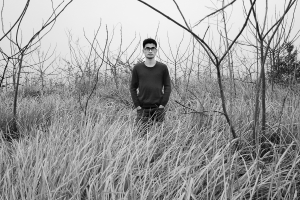 曹僧，出版有诗集《群山鲸游》等