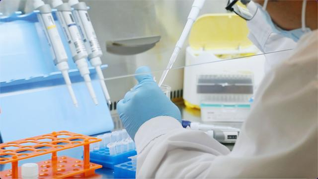 得益于人工智能技术的发展，尤其是预训练范式的出现，使得跨模态生物数据分析成为可能。图片来源：百图生科