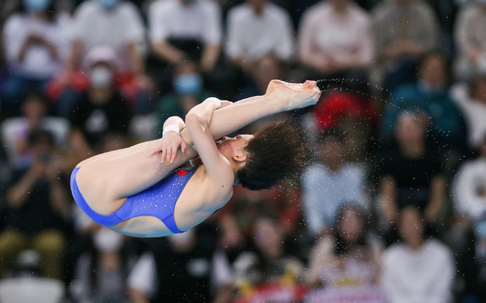 陈芋汐凭借稳健的发挥在决赛中完成反超。  图/新华社