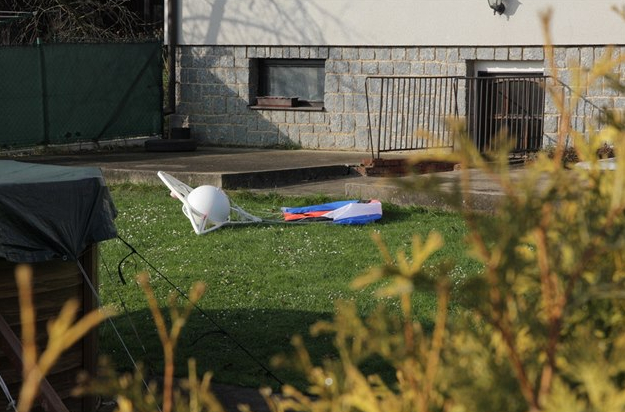 其中一个落在距离发射地50公里外一户人家的花园里