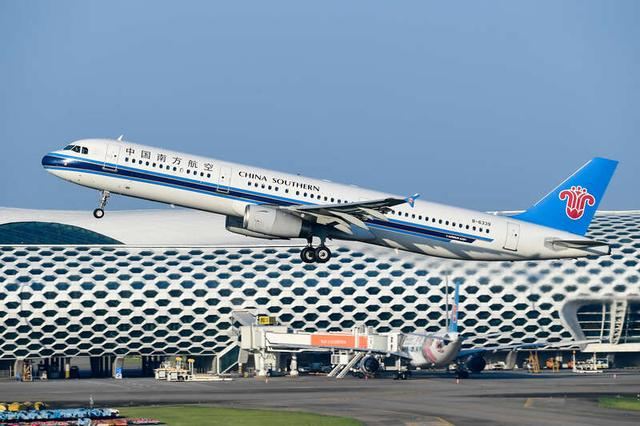 南航持续优化航线网络布局，在成都两场共执行航线25条。南航供图