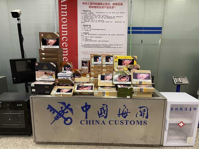 上海浦东机场海关查获的雪茄 上海海关供图