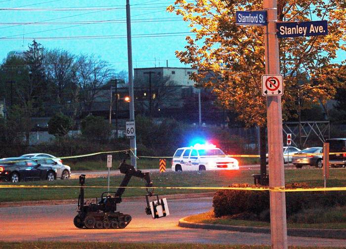 2014年加拿大警方就曾将一个宝藏容器误认为炸弹