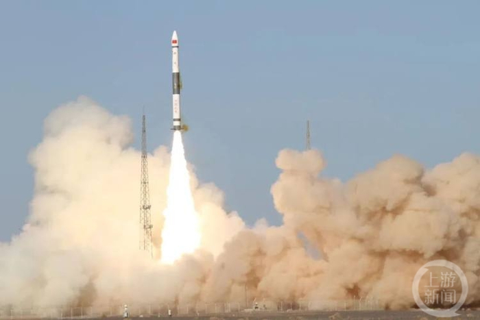 △快舟一号甲固体运载火箭在酒泉卫星发射中心点火升空