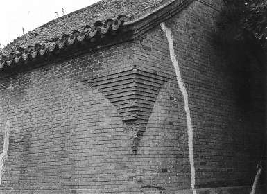 东城区先晓（原贤孝牌）胡同与大雅宝（原大哑巴）胡同“拐弯抹角”旧照。沈继光摄