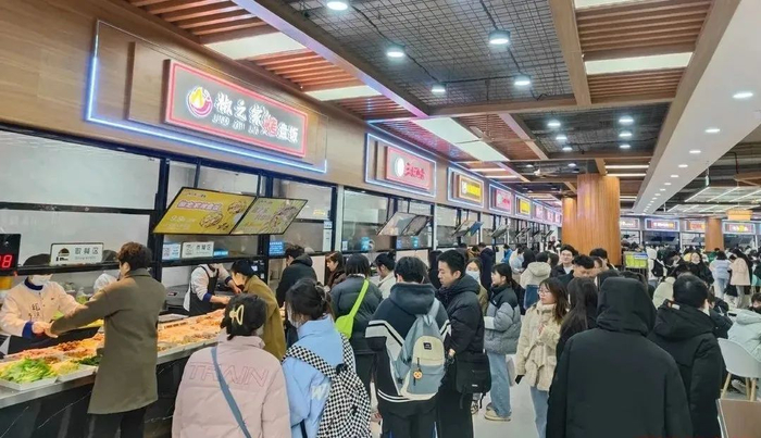 △湖南科技大学食堂（图片来源/三湘都市报）