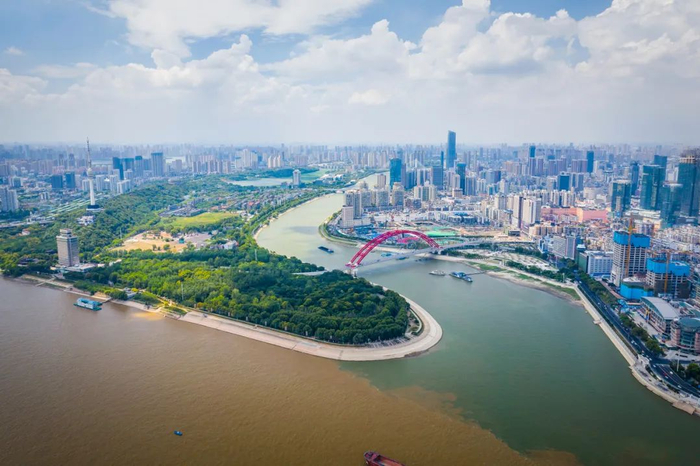 湖北武汉长江和汉江交汇口 图源/图虫创意