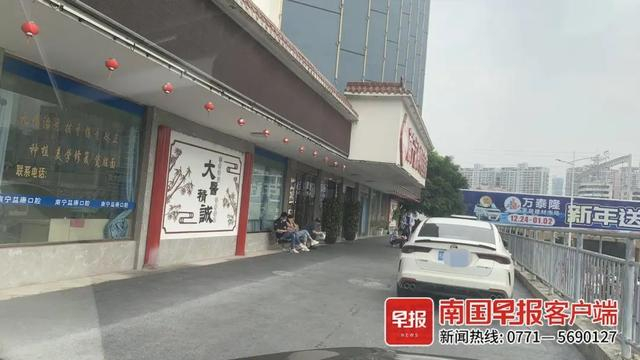 李女士被带到了南宁益康中医医院。本文图片均由南国早报全媒体记者 黄乒宾摄 