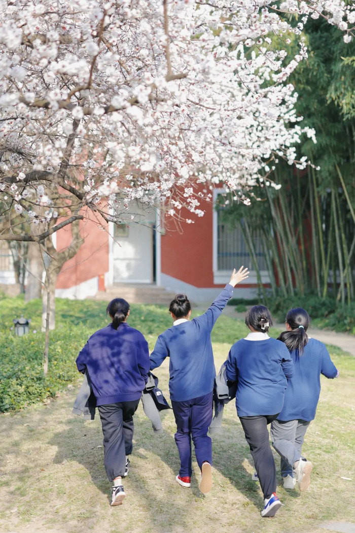 作者姓名：摄影：叶梦琦、夏荔；诗：孟晓冬