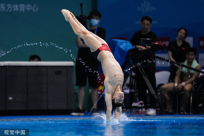 郑九源及时调整了自己的状态。