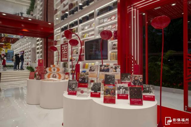 ▲福书轩的图书围绕“福”主题展陈 张旭阳/摄