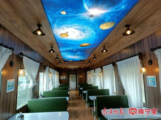 广西高峰森林公园火车餐厅