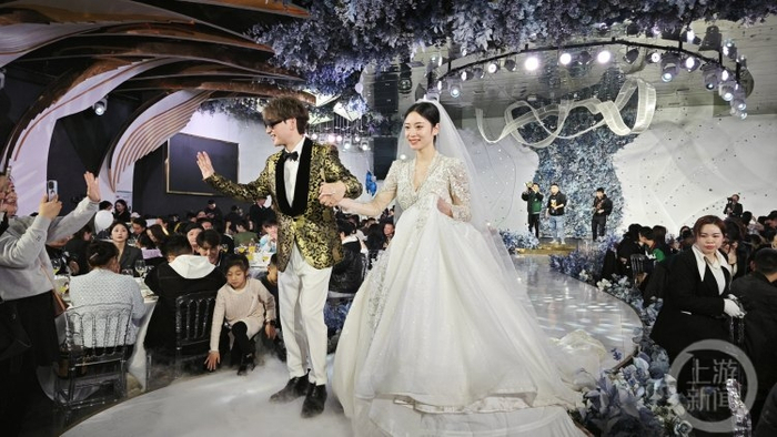 △3月26日，重庆籍音乐人山野回到家乡重庆举行了婚礼。