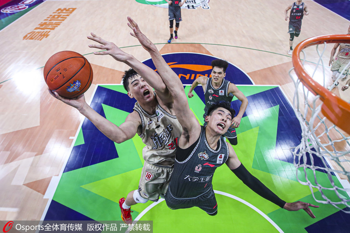 比赛对抗十分激烈。