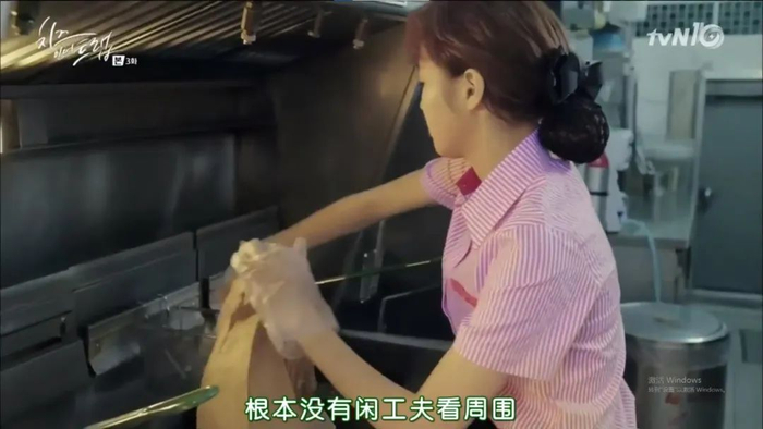 累得昏头。/《奶酪陷阱》剧照