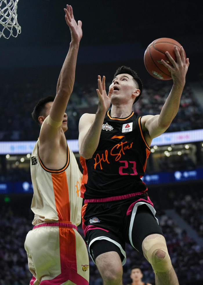 阿不都沙拉木当选全明星MVP。&nbsp; 图/新华社