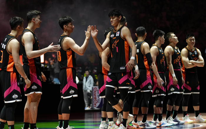 北区明星队成为赢家，但比赛胜负已经不重要了，篮球迷才是全明星最大的赢家。&nbsp; 图/新华社