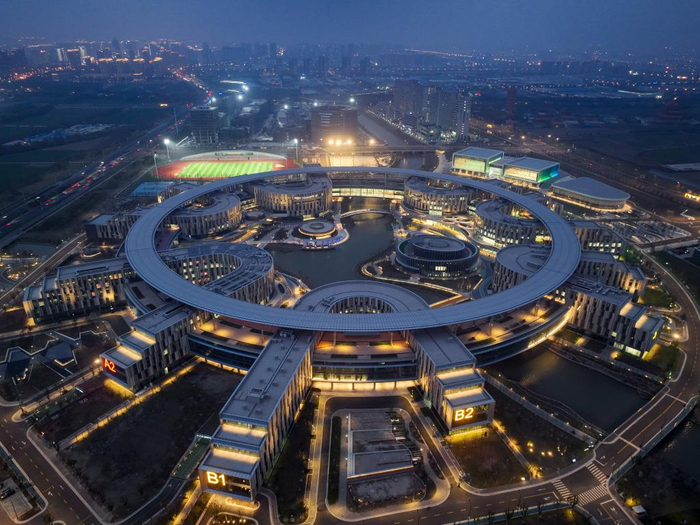 这是3月14日拍摄的太仓市娄江新城西交利物浦大学太仓校区夜景（无人机照片）。