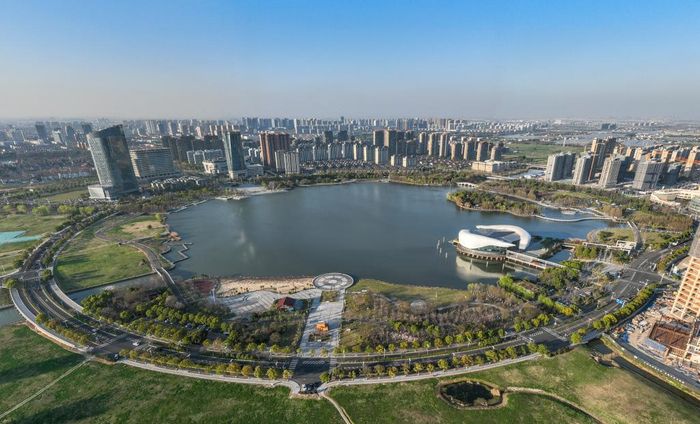 这是3月14日拍摄的太仓市天镜湖公园（无人机照片）。