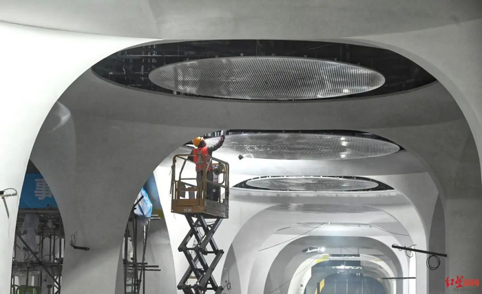 工人在地铁19号线二期温家山站施工