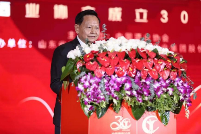 中国轻工业联合会党委书记、会长张崇和 