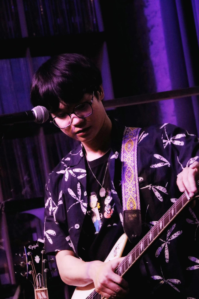 音乐人鞠起注重歌手的成长性。  受访者供图