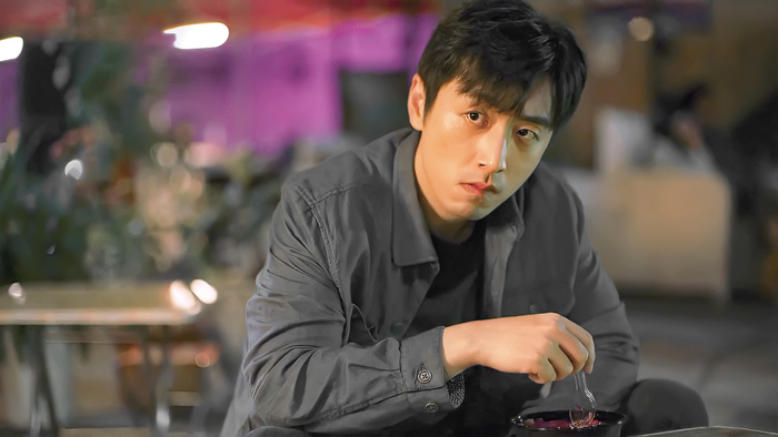 白客在《江照黎明》里饰演王诚