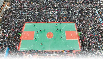 3月27日，贵州省首届“美丽乡村”篮球联赛总决赛现场。新华社记者 欧东衢摄