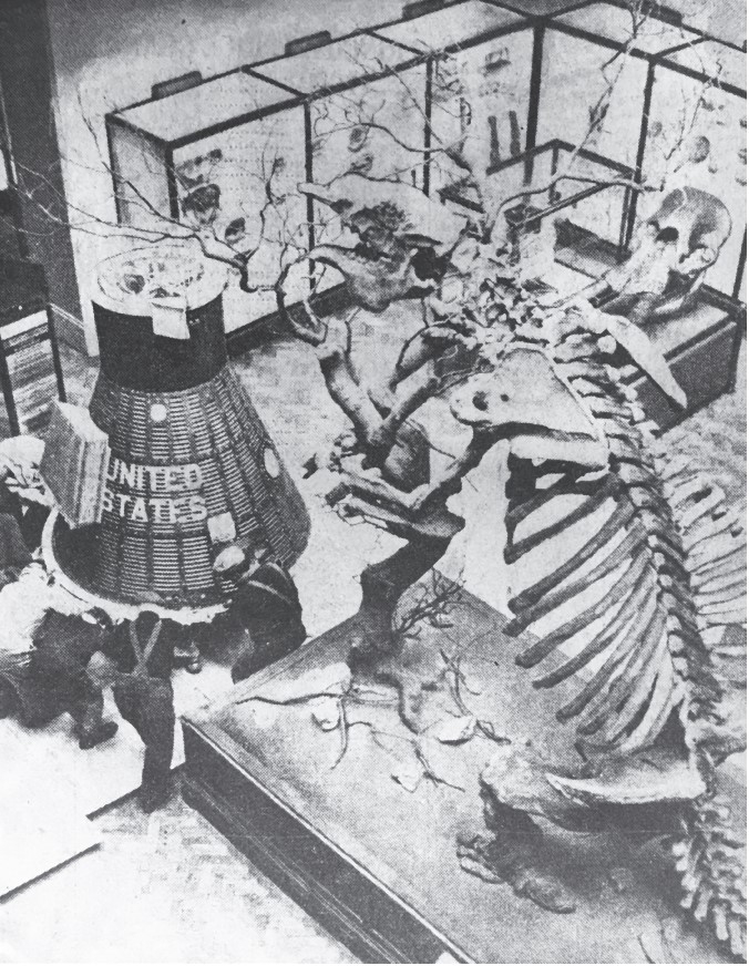 图8 古代与现代：1966年5月13日，《格拉斯哥先驱报》报道，“自由7号”正在前往苏格兰皇家博物馆展出的途中。