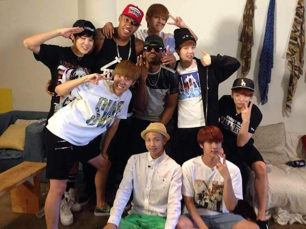 《美国喧嚣生活》里展现的防弹成员在洛杉矶与美国说唱歌手学习