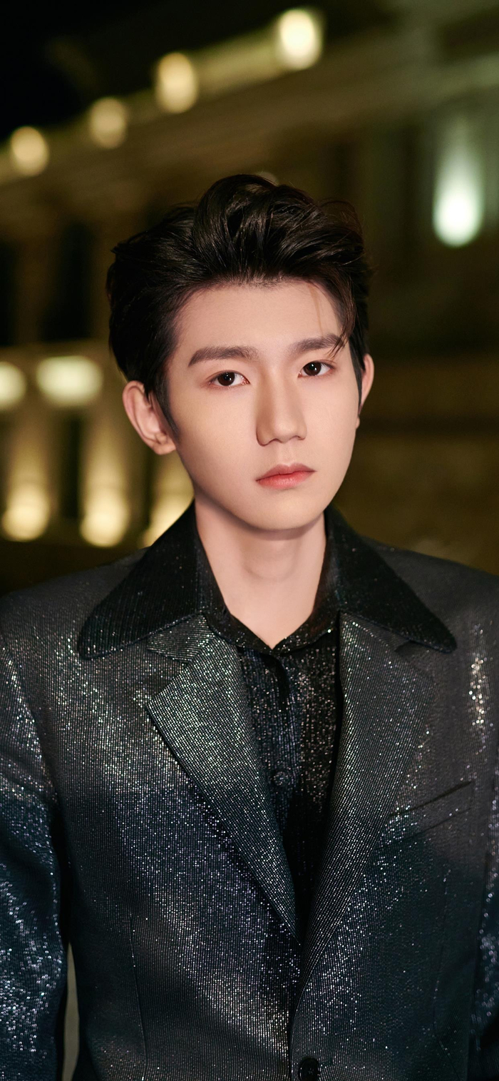 清新少年王源锁屏壁纸